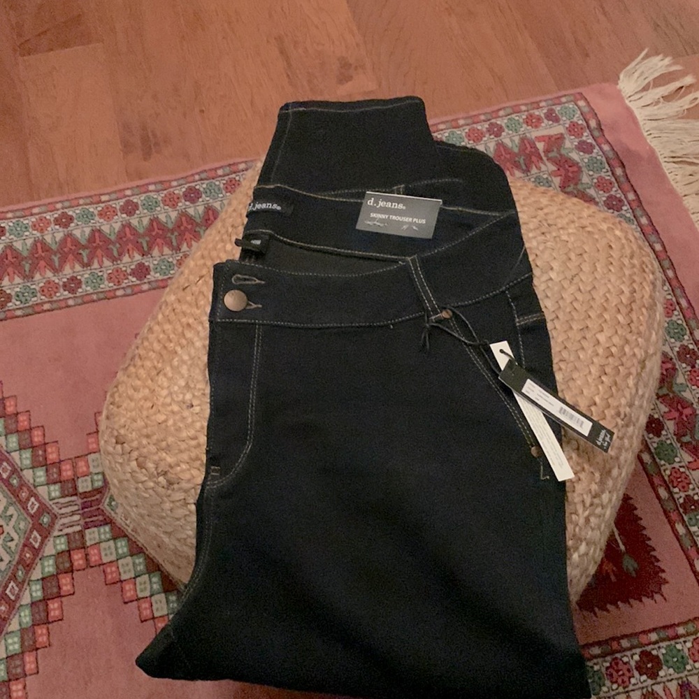 Size 20 NWT skinny trouser jeans in dark denim